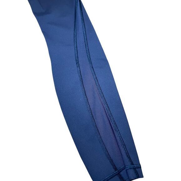 EUC Lululemon Women 2‎ Train Times 7/8 Pant Midnight Navy Blue Solid Color Mesh - Picture 16 of 17